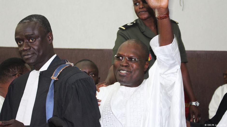 Les avocats de Khalifa Sall empêchés de voir leur client