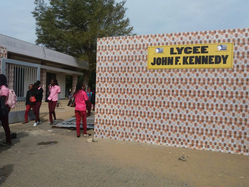 Venus déloger les filles du lycée Kennedy, les élèves grévistes ainsi que leurs camarades dispersés par des tirs de lacrymogènes