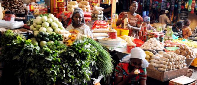 Veille de la Korité : La fièvre de l’euphorie s’empare du marché Tilène, l’offre et la demande en équilibre