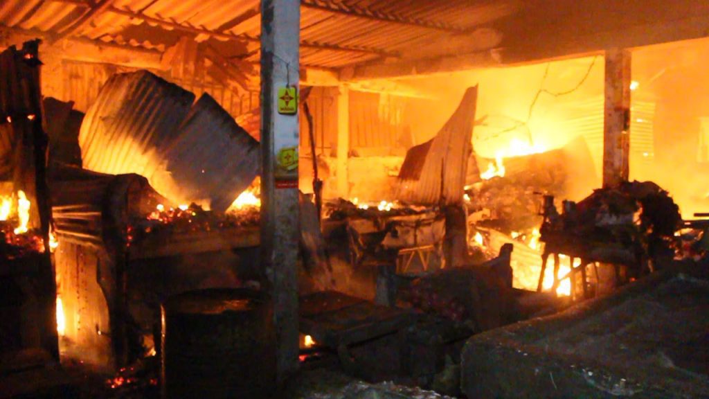 Incendie à la Salle de vente de Dakar, le feu brûle plusieurs magasins