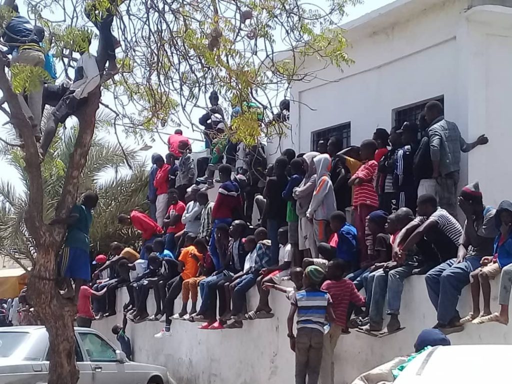 Fête de l’indépendance : Un 4 avril avec les civils-citoyens, du haut des arbres et des mûrs pour voir le pas des diambars