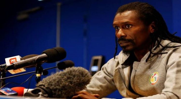 Les mots d’Aliou Cissé après la défaite des Lions face à l’Algérie : « Quand on perd, on est forcement avertis mais (…) on a joué sans trois titulaires »