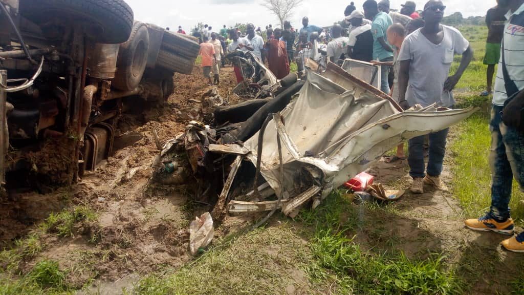 ZIGUINCHOR : Drame à Kaleane : 6 morts et 2 blessés graves dans une collision entre un véhicule 7 places et un camion