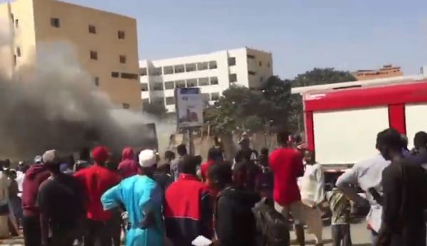 Grand Yoff : Deux bus de l’école Hyacinthe Thiandoum prennent feu