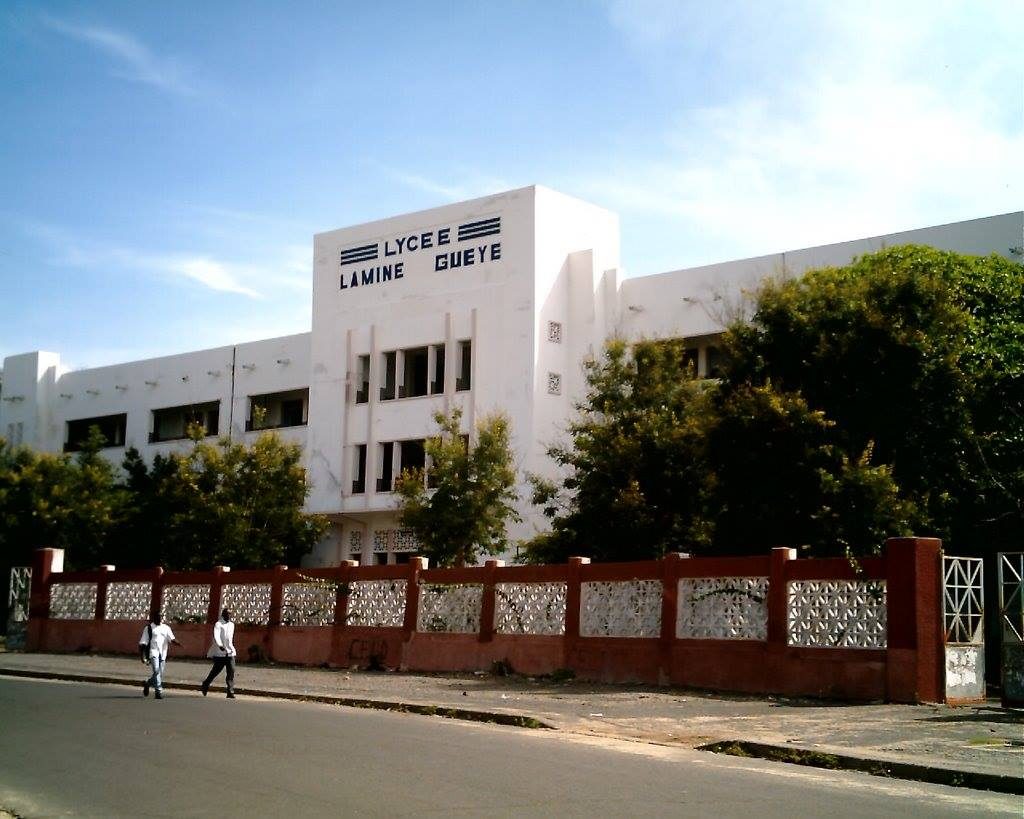 Reprise des cours le 02 juin : Le Ministère de l’urbanisme fait don d’un lot de matériel au lycée Lamine Gueye