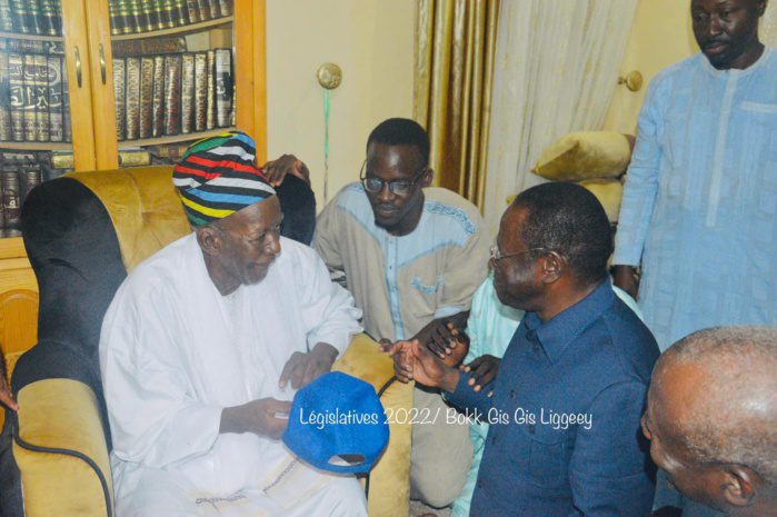 Législatives 2022 : Pape Diop et la coalition Bokk Guiss-Guiss Liguey reçus par Khalife de Médina Baye Cheikh Mahi Niass