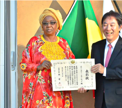 Domaine sanitaire : Awa Marie Coll Seck reçoit un certificat d’honneur du Ministère japonais des Affaires étrangères