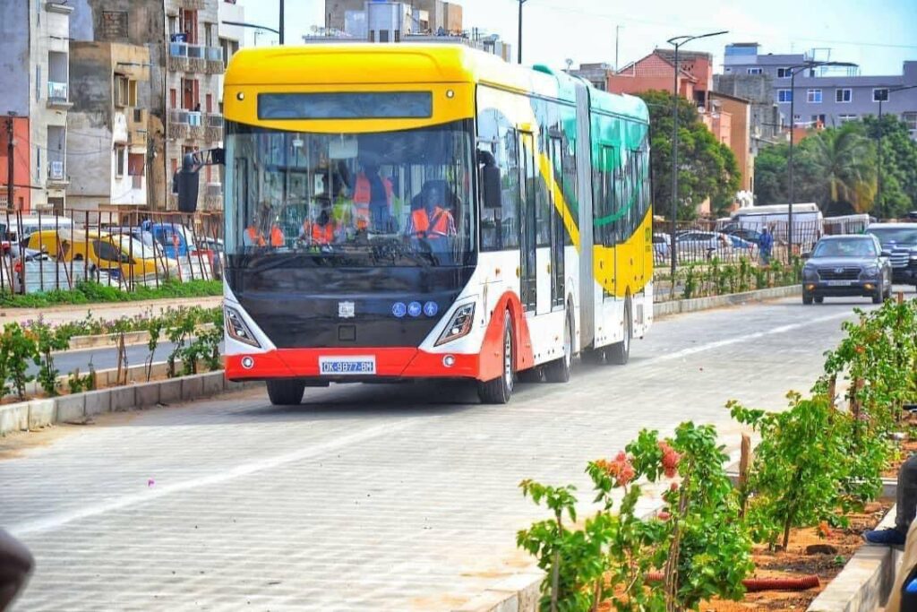 Des cadres de la Banque mondiale saluent l’arrivée du Bus rapid transit (BRT) à Dakar