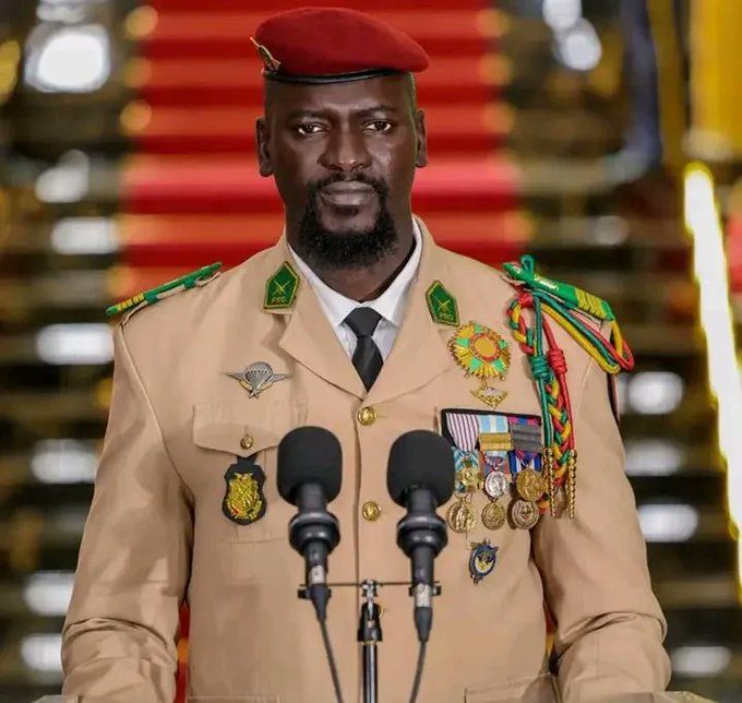 Guinée : Le chef de la junte, le général Mamadi Doumbouya dissout son gouvernement et gèle tout