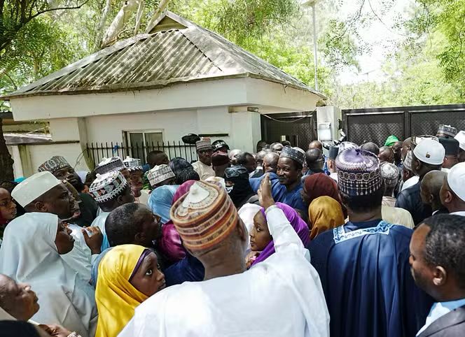 L’ancien président Muhammadu Buhari inhumé sous haute sécurité à Daura