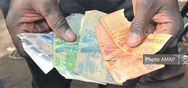 Mali : pénurie de billets neufs, la population contrainte d’utiliser des coupures usées