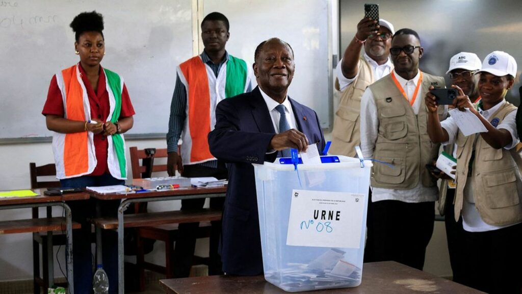 Alassane Ouattara réélu président de la Côte d’Ivoire avec un score écrasant