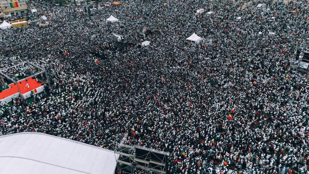 MEETING DE TERA À DAKAR : UNE FOULE IMMENSE ET DES PIQUES POLITIQUES