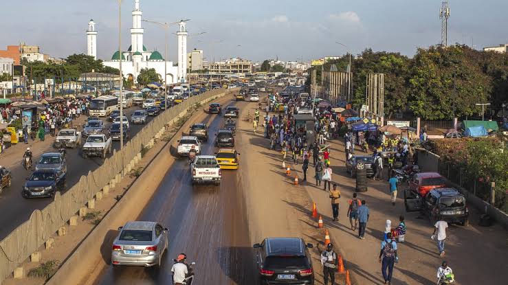 Sénégal : l’économie stimulée par l’extractif, mais des fragilités persistent